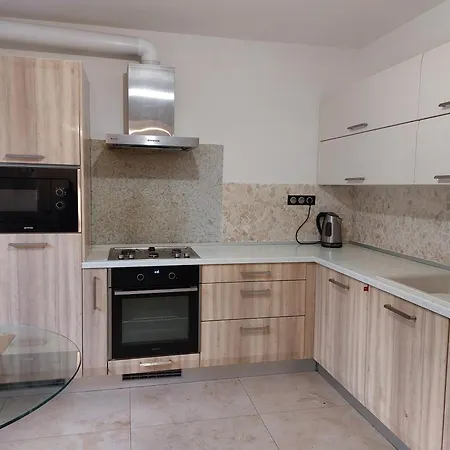 Apartman V Centre Mesta S Terasou A Zahradou Apartment *